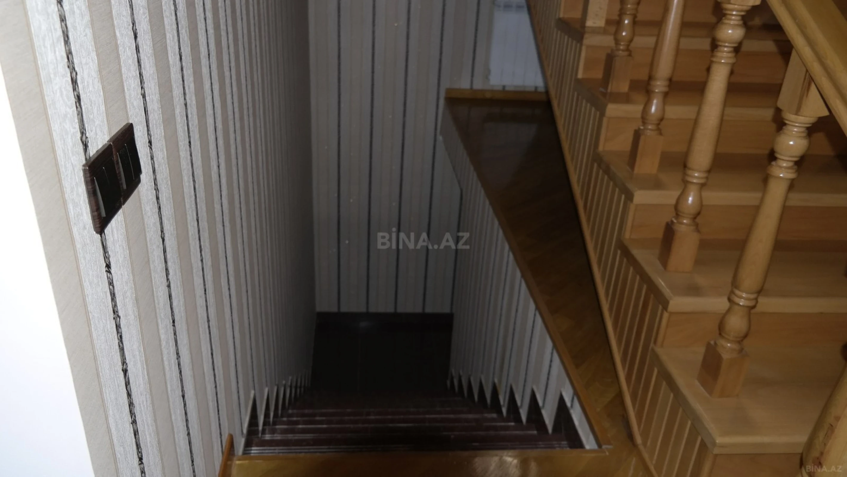 Satılır 8 otaqlı həyət evi 311 m²