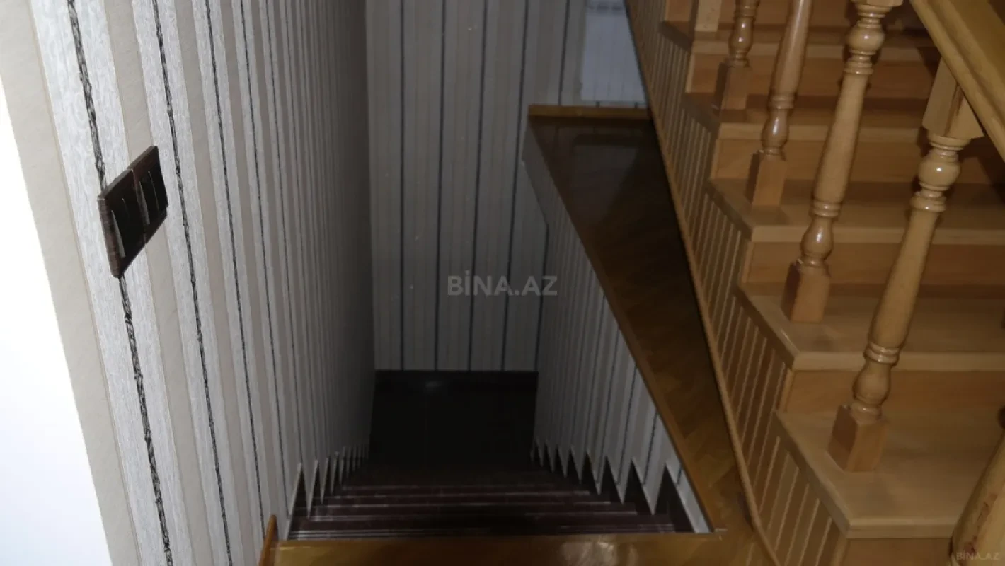 Satılır 8 otaqlı həyət evi 311 m²