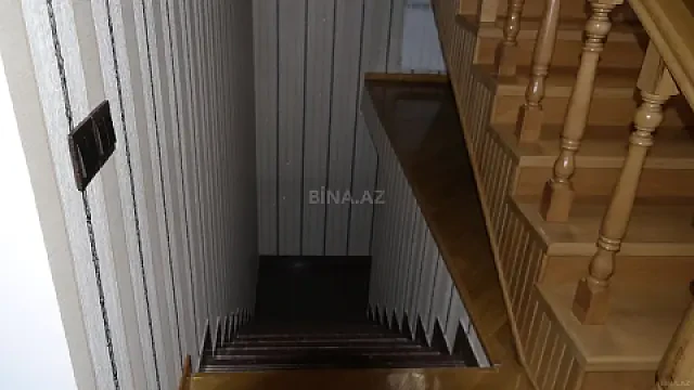 Satılır 8 otaqlı həyət evi 311 m²