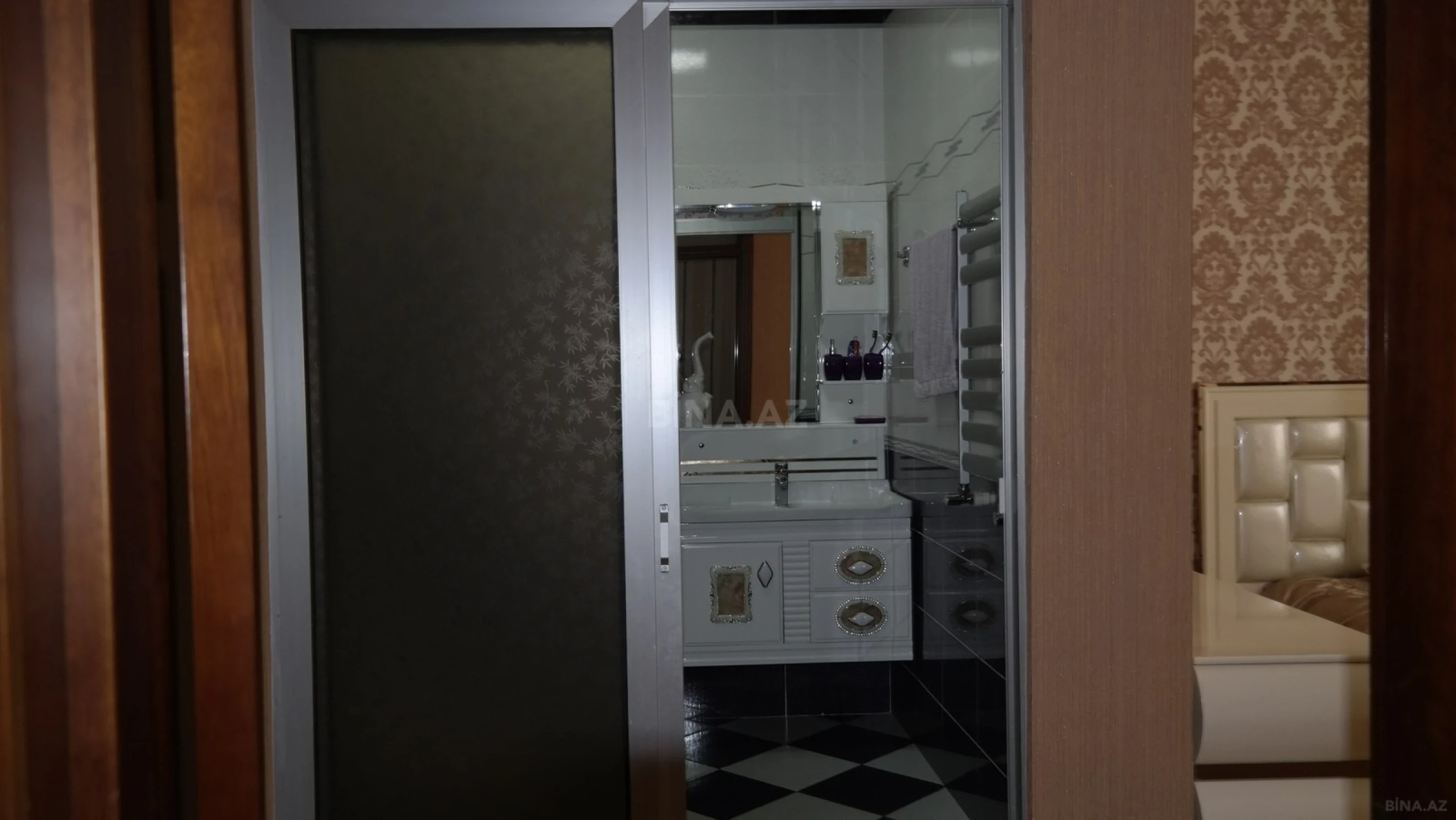 Satılır 8 otaqlı həyət evi 311 m²