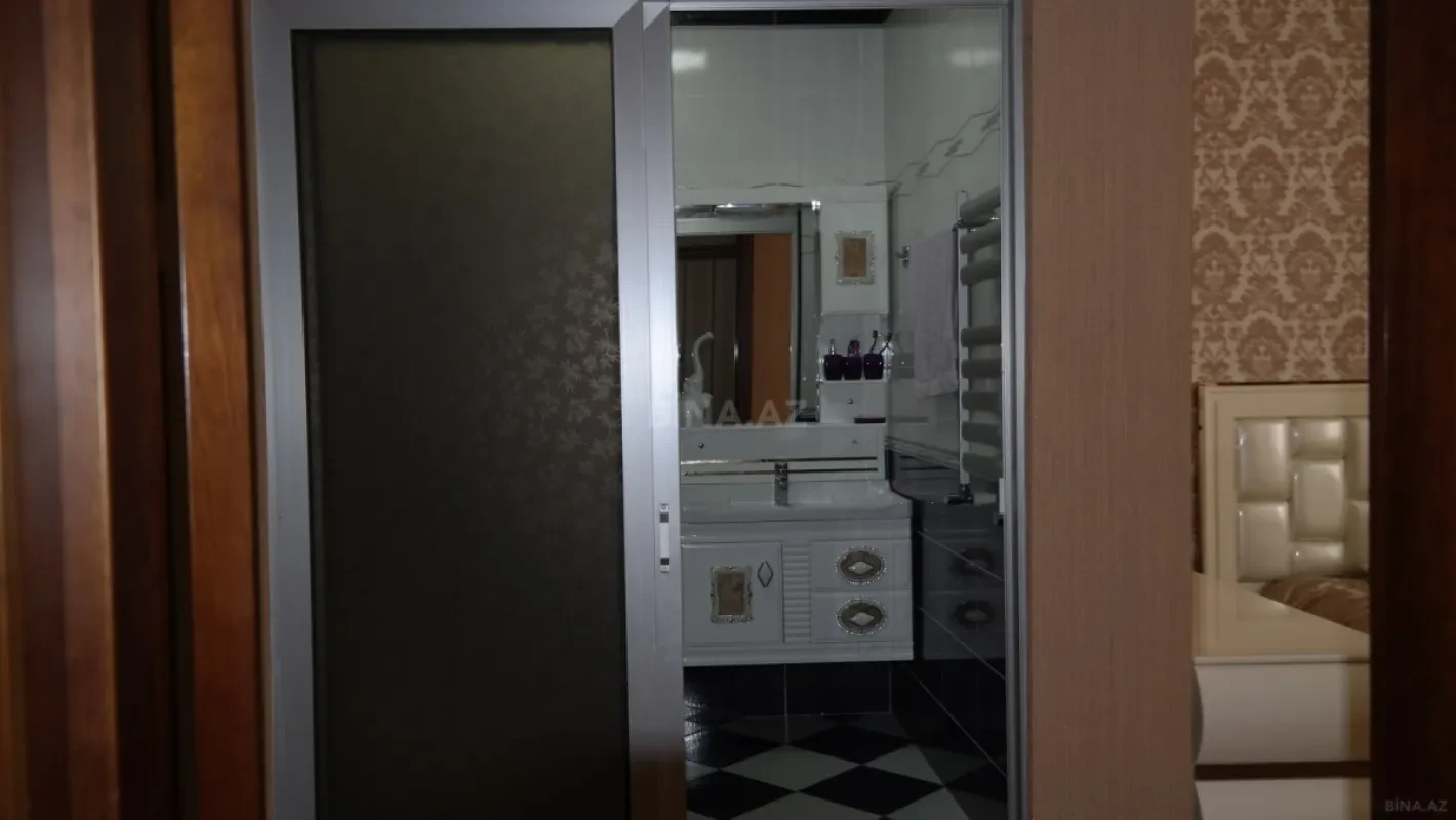 Satılır 8 otaqlı həyət evi 311 m²