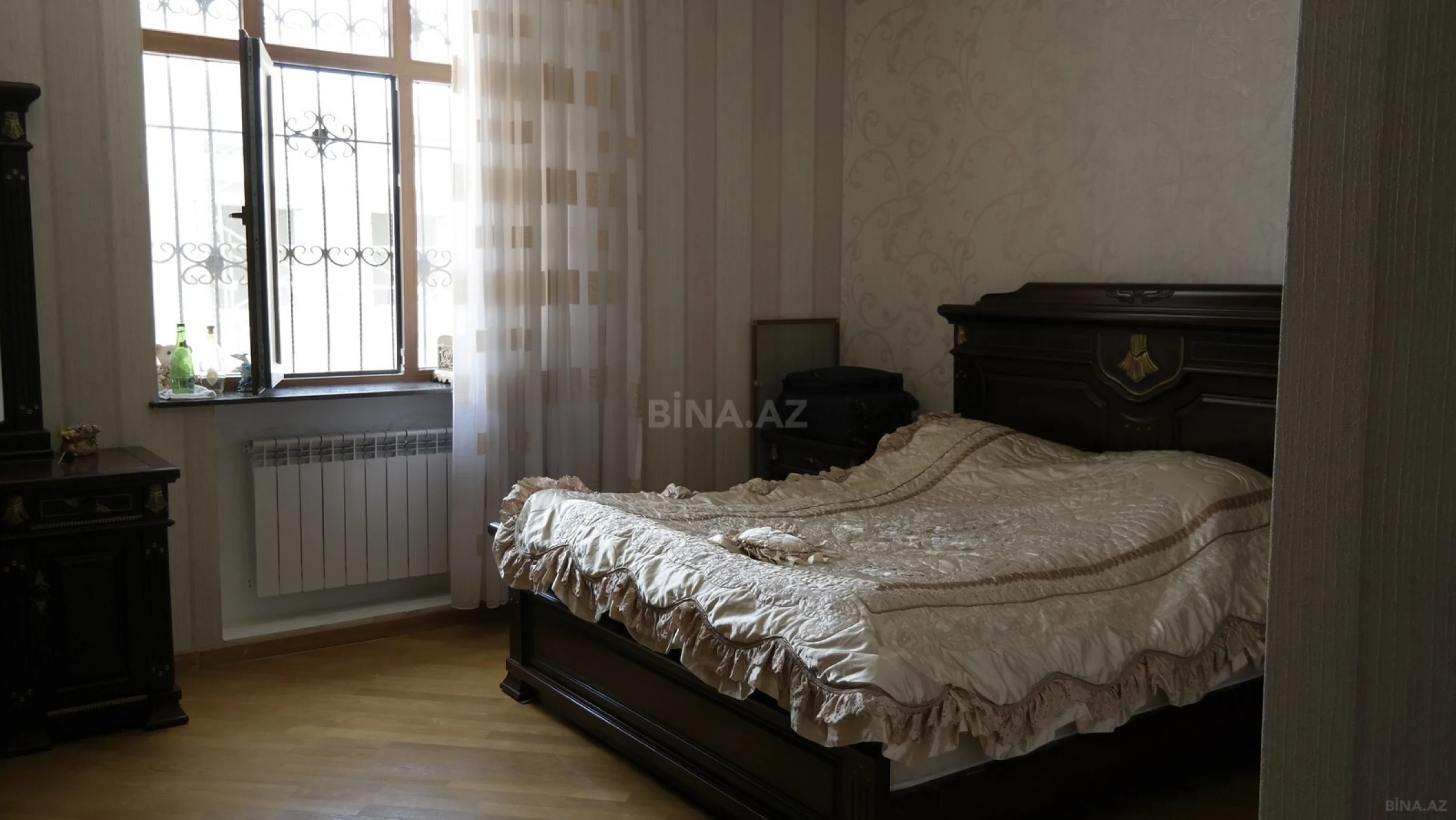 Satılır 8 otaqlı həyət evi 311 m²