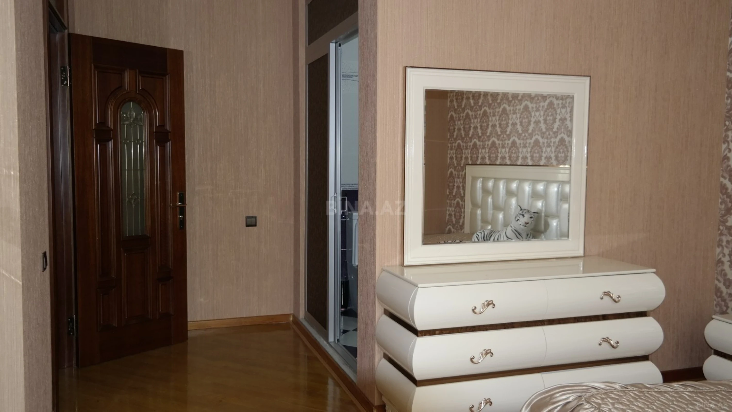 Satılır 8 otaqlı həyət evi 311 m²