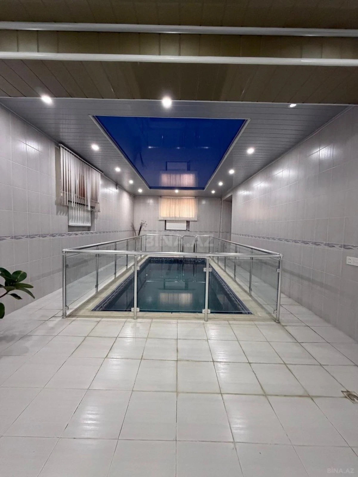Satılır 9 otaqlı həyət evi 800 m²