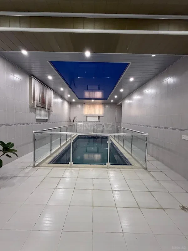 Satılır 9 otaqlı həyət evi 800 m²