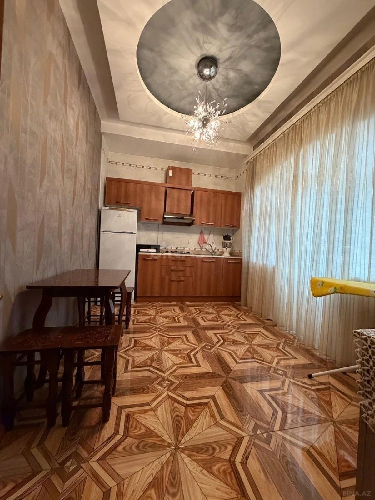 Satılır 9 otaqlı həyət evi 800 m²