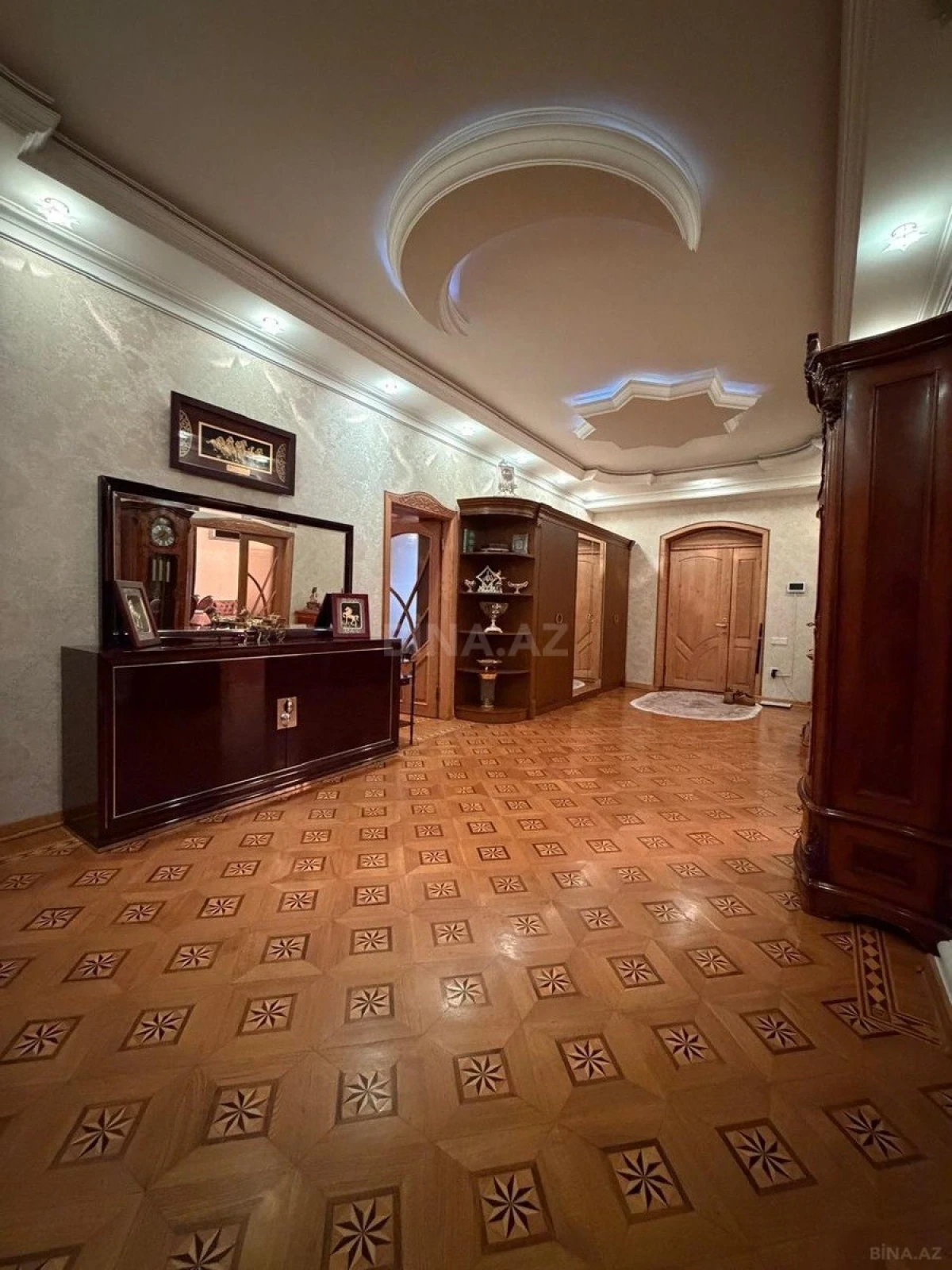 Satılır 9 otaqlı həyət evi 800 m²