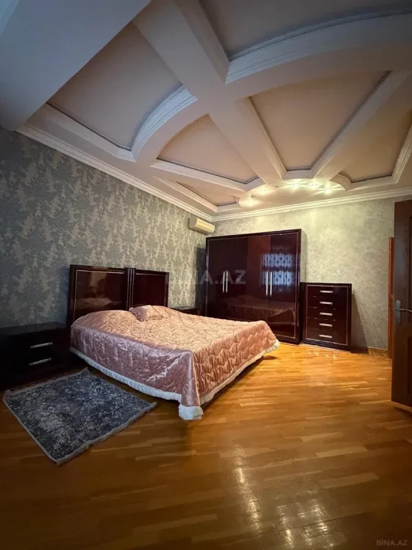 Satılır 9 otaqlı həyət evi 800 m²