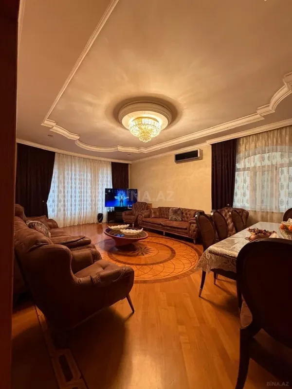 Satılır 9 otaqlı həyət evi 800 m²