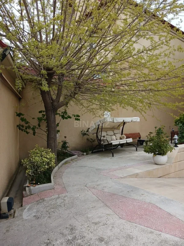 Satılır 9 otaqlı həyət evi 800 m²