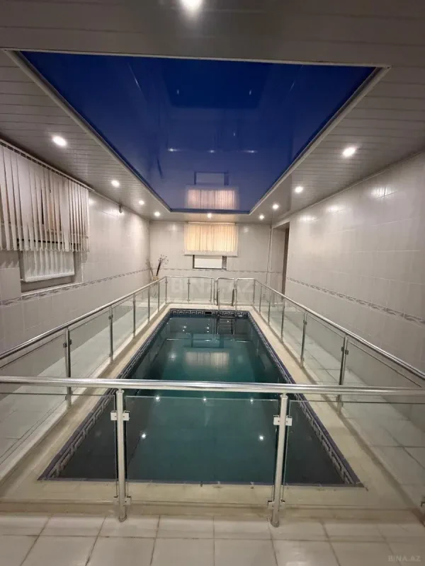 Satılır 9 otaqlı həyət evi 800 m²