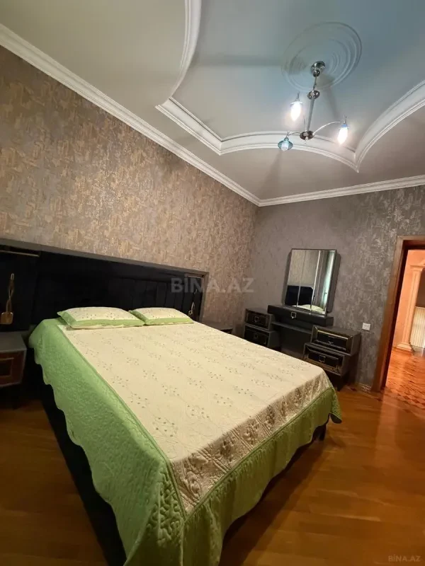Satılır 9 otaqlı həyət evi 800 m²