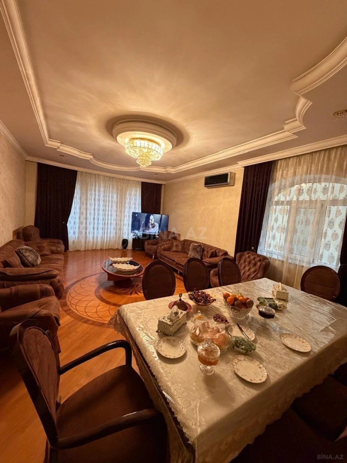 Satılır 9 otaqlı həyət evi 800 m²