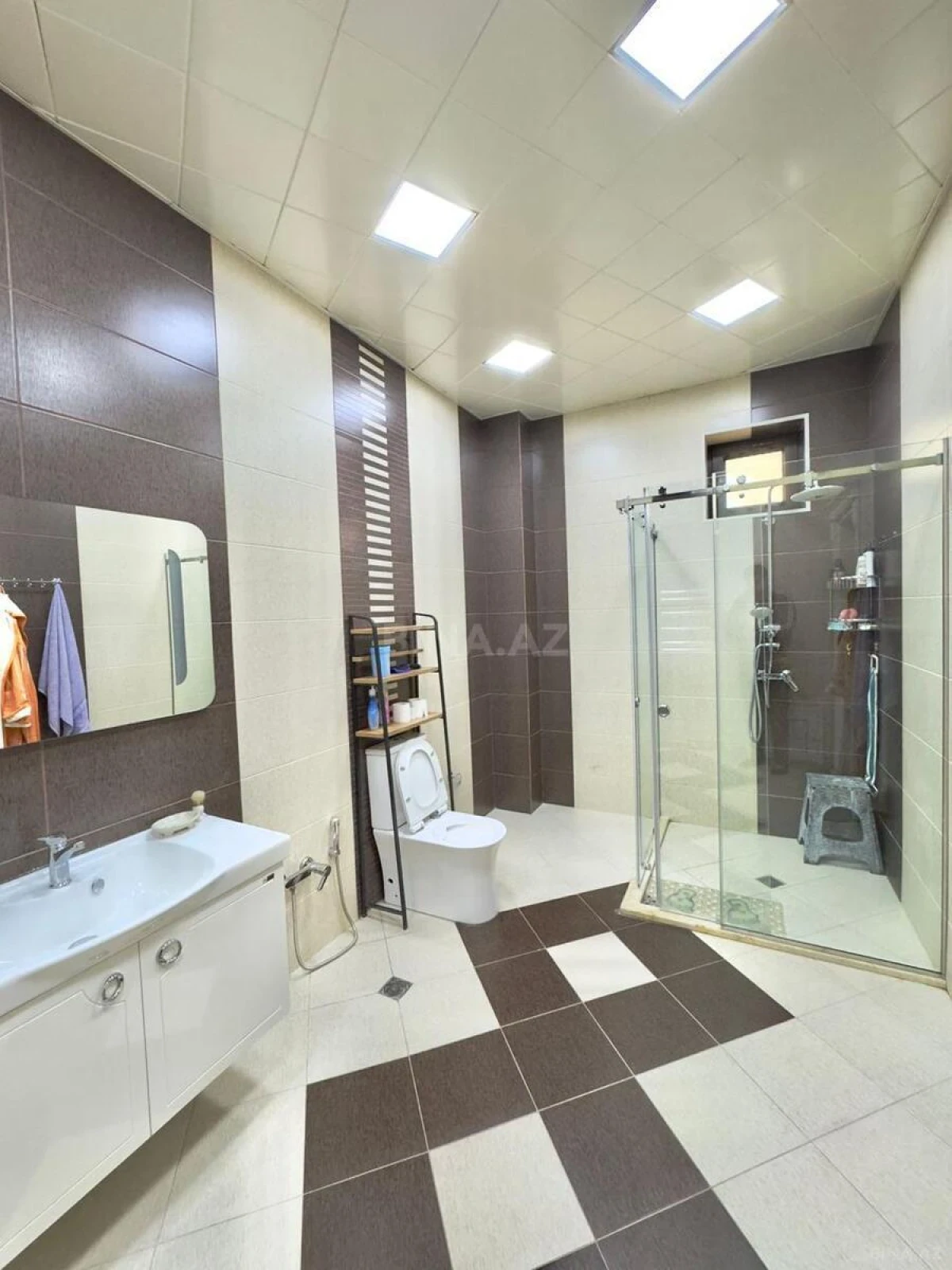 Satılır 7 otaqlı həyət evi 365 m²