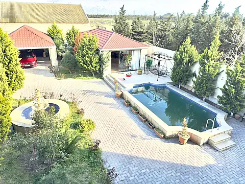 Satılır 7 otaqlı həyət evi 365 m²