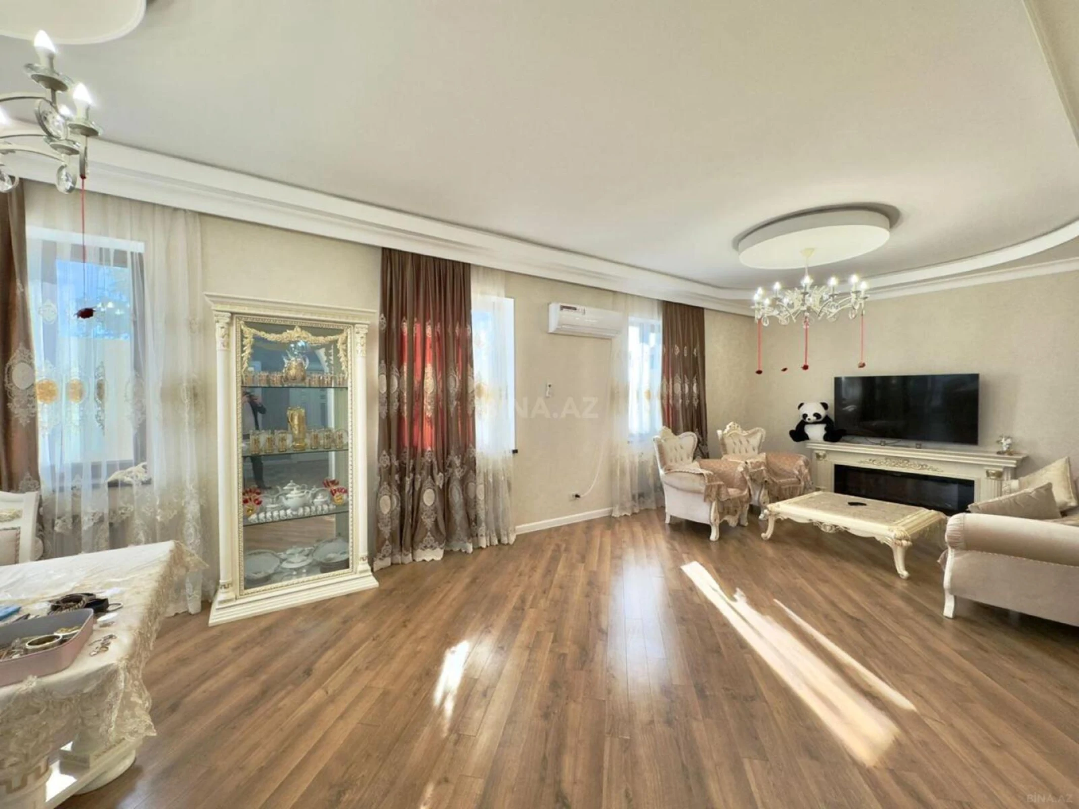Satılır 7 otaqlı həyət evi 365 m²