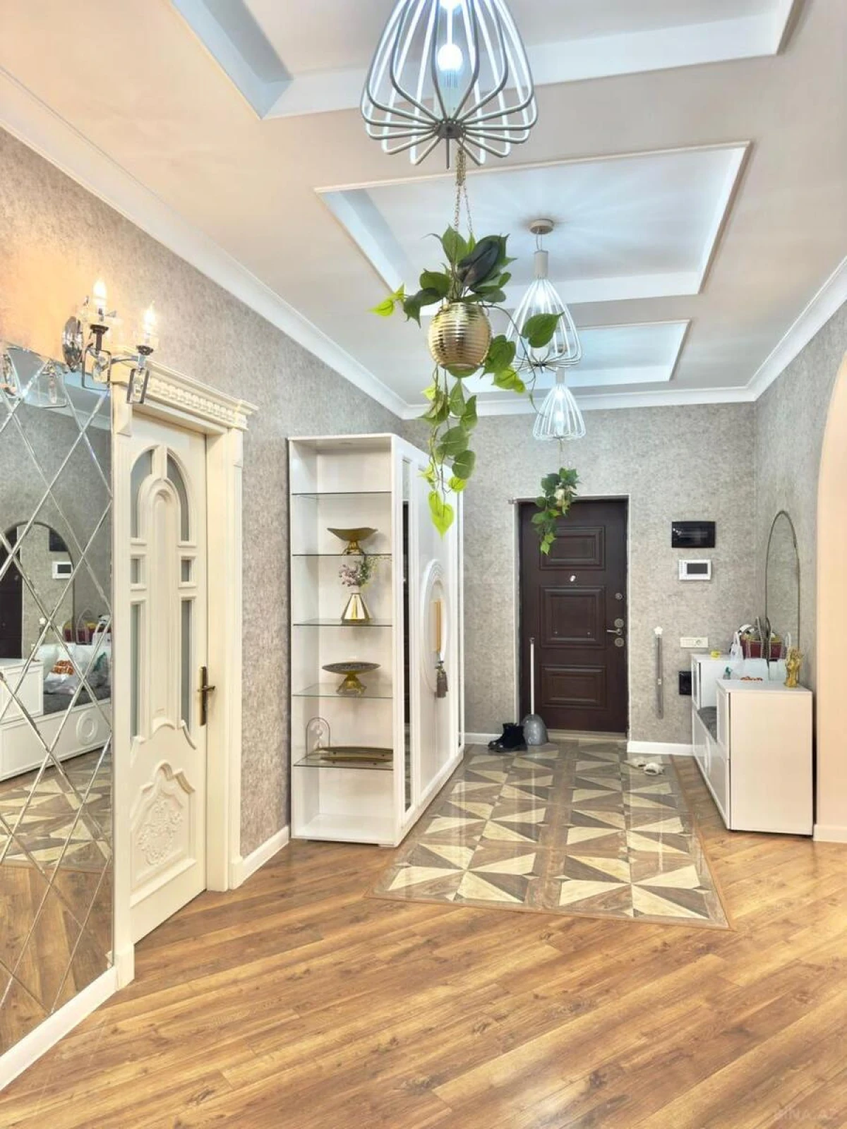 Satılır 7 otaqlı həyət evi 365 m²