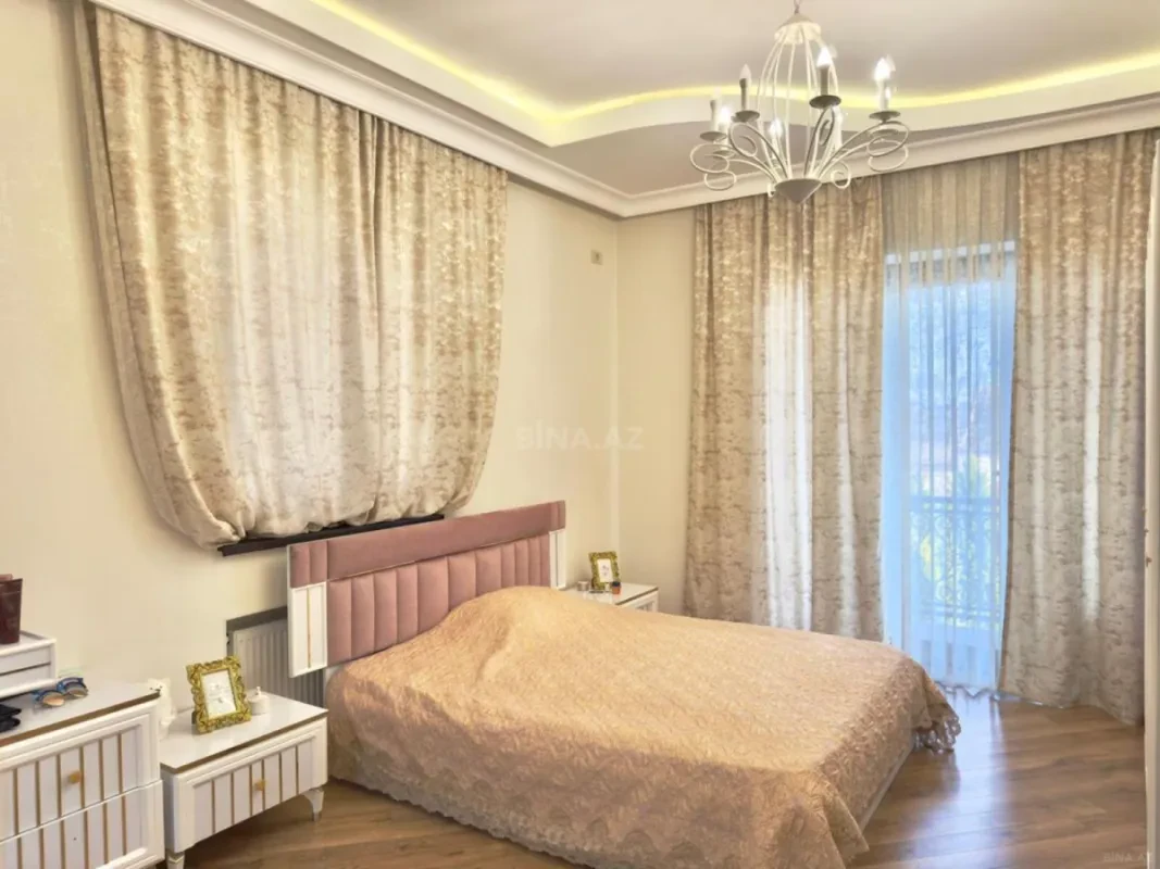 Satılır 7 otaqlı həyət evi 365 m²