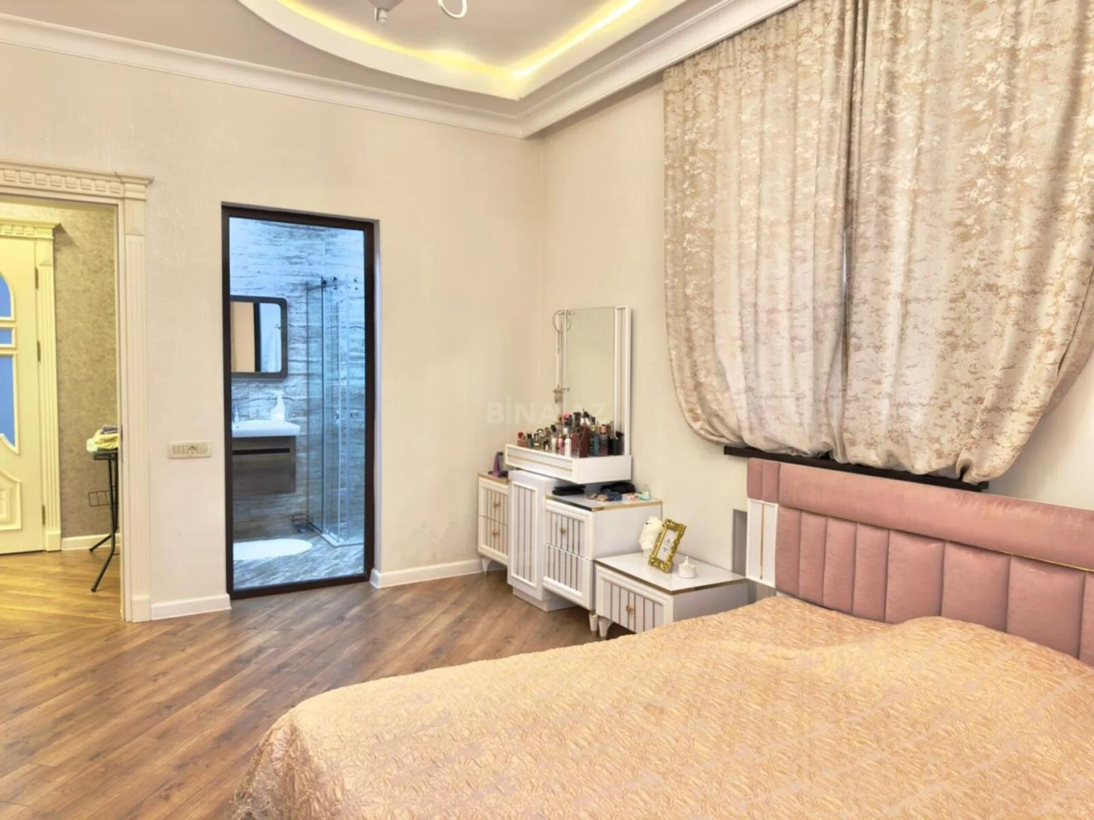 Satılır 7 otaqlı həyət evi 365 m²