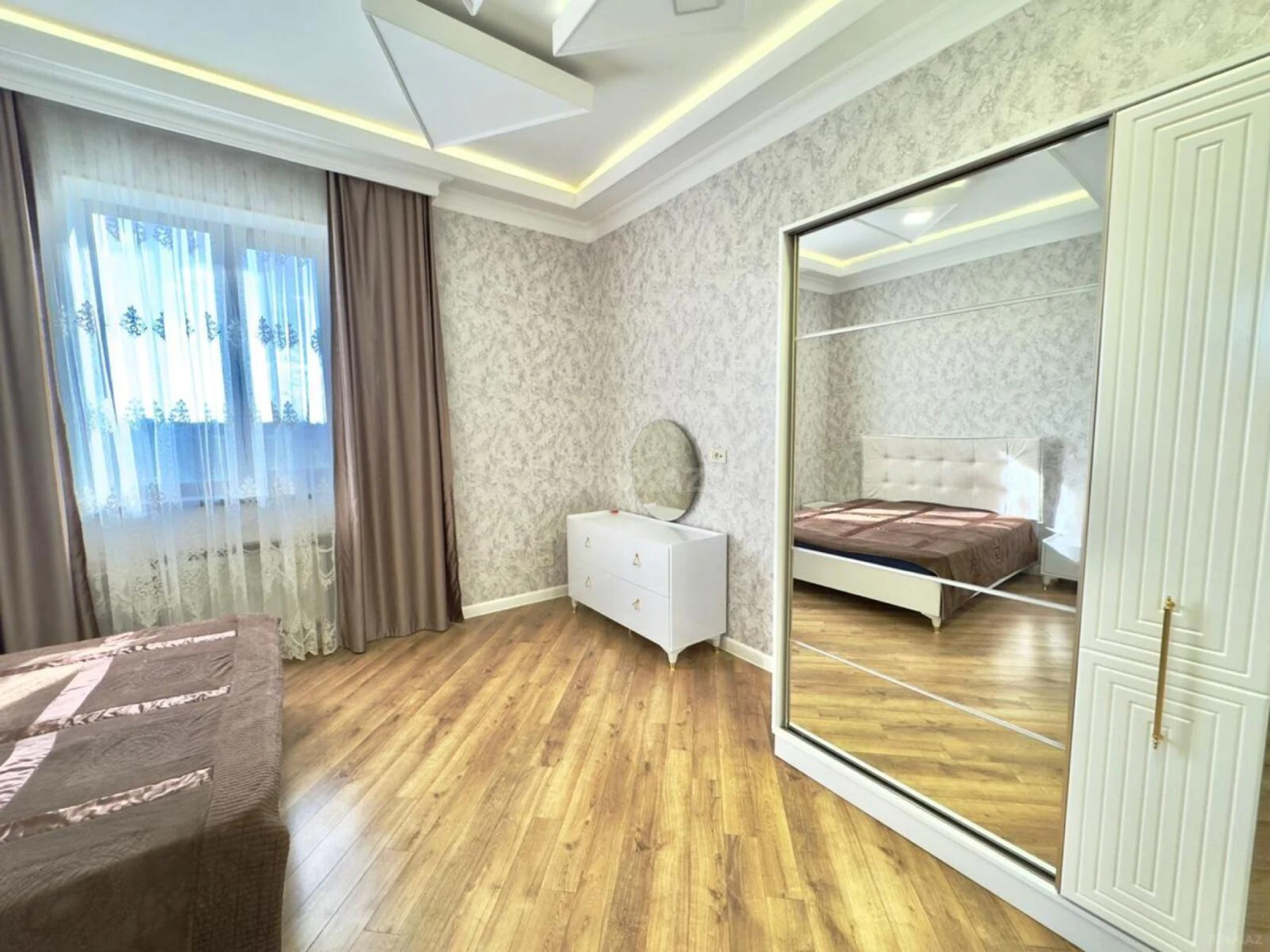 Satılır 7 otaqlı həyət evi 365 m²