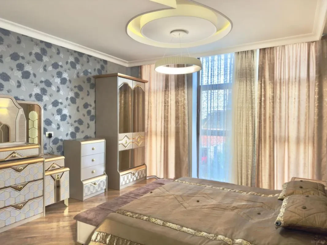 Satılır 7 otaqlı həyət evi 365 m²
