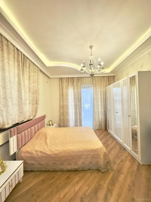 Satılır 7 otaqlı həyət evi 365 m²