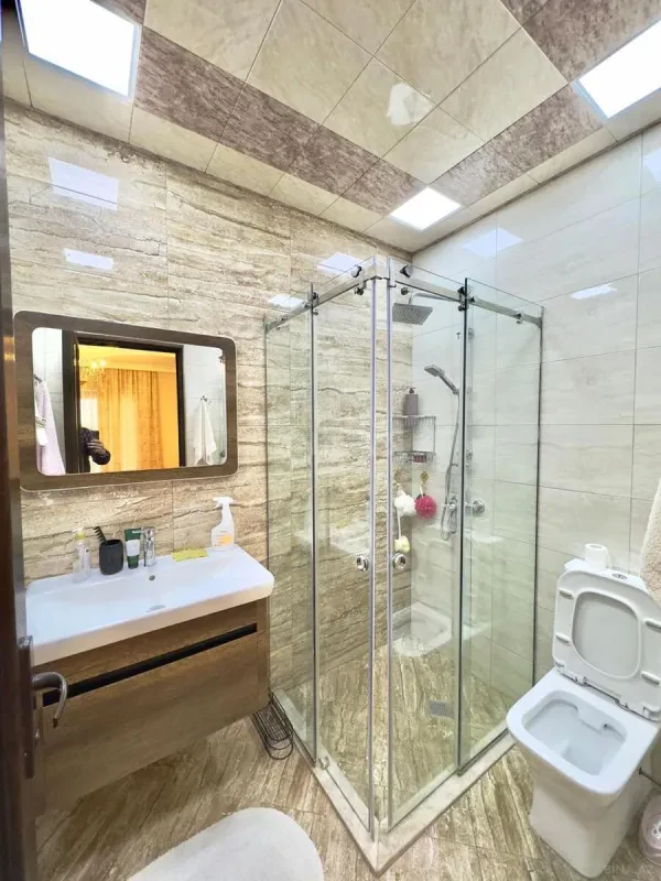 Satılır 7 otaqlı həyət evi 365 m²