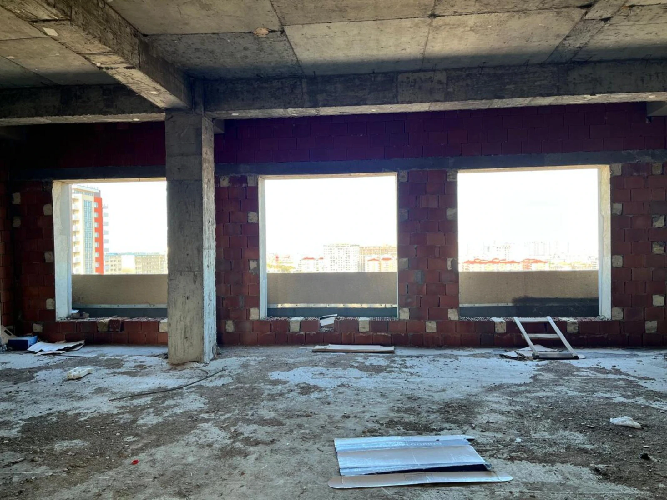 Satılır 10 otaqlı mənzil 600 m²