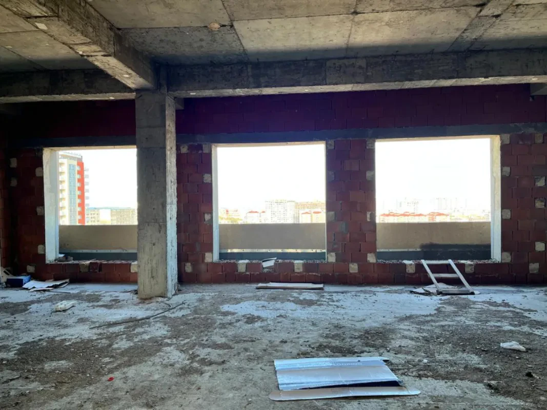 Satılır 10 otaqlı mənzil 600 m²