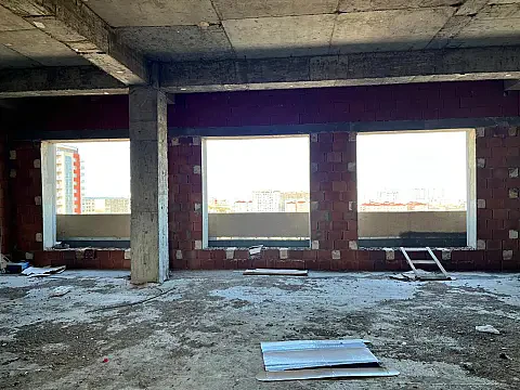 Satılır 10 otaqlı mənzil 600 m²