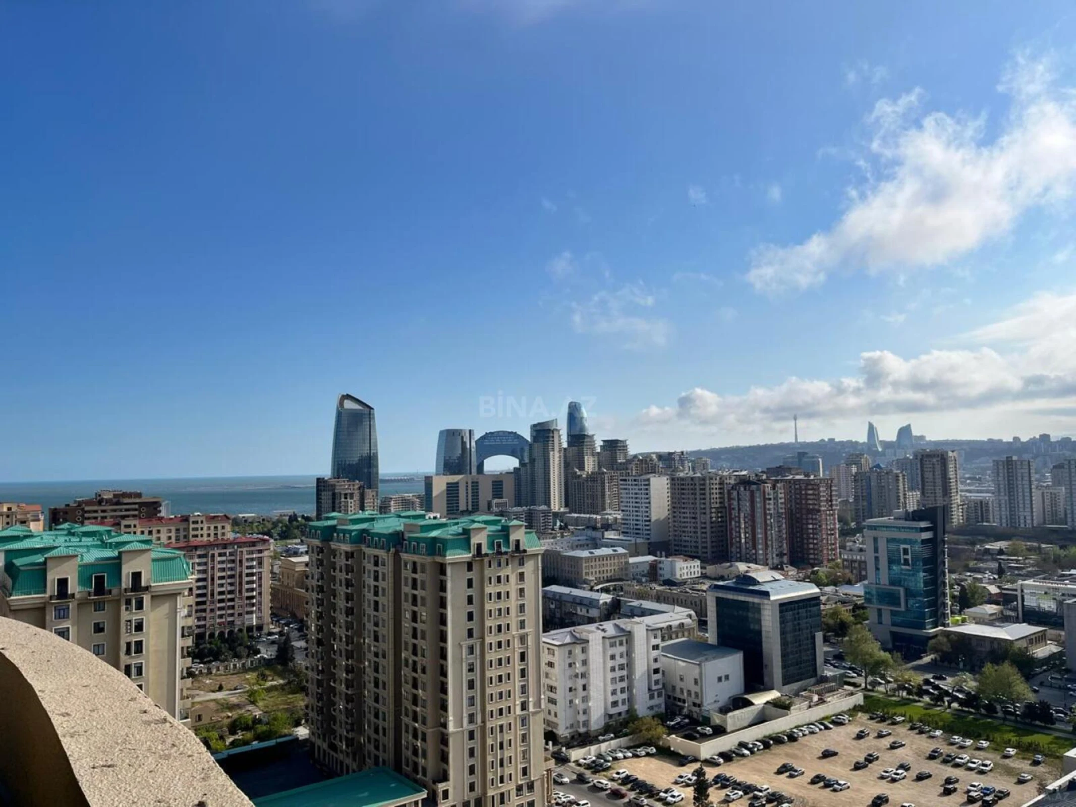 Satılır 10 otaqlı mənzil 600 m²