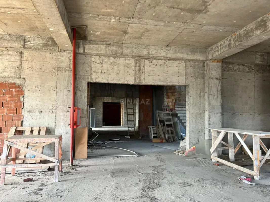 Satılır 10 otaqlı mənzil 600 m²