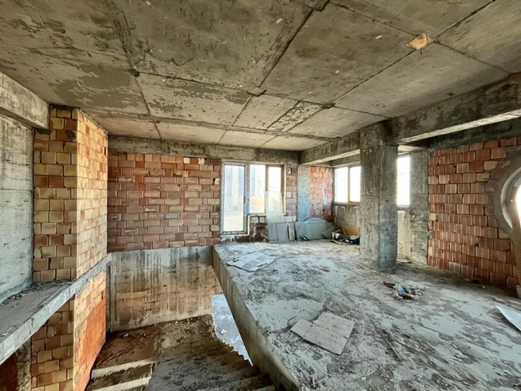 Satılır 10 otaqlı mənzil 600 m²