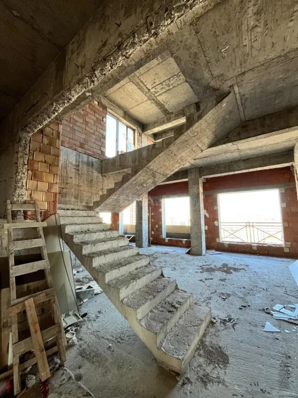 Satılır 10 otaqlı mənzil 600 m²