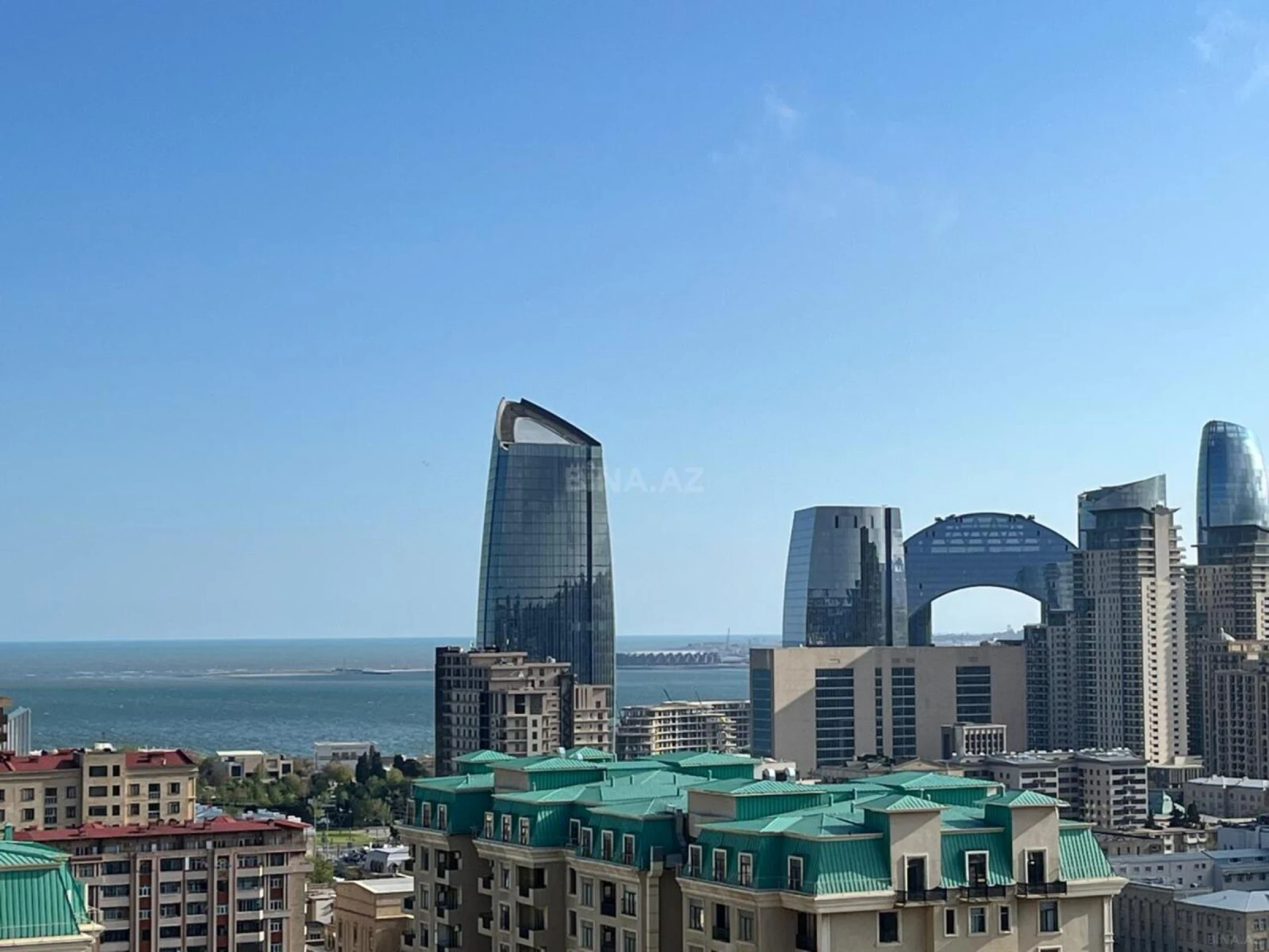 Satılır 10 otaqlı mənzil 600 m²