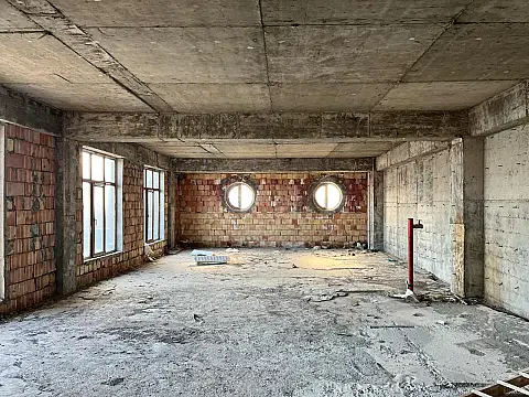 Satılır 10 otaqlı mənzil 600 m²