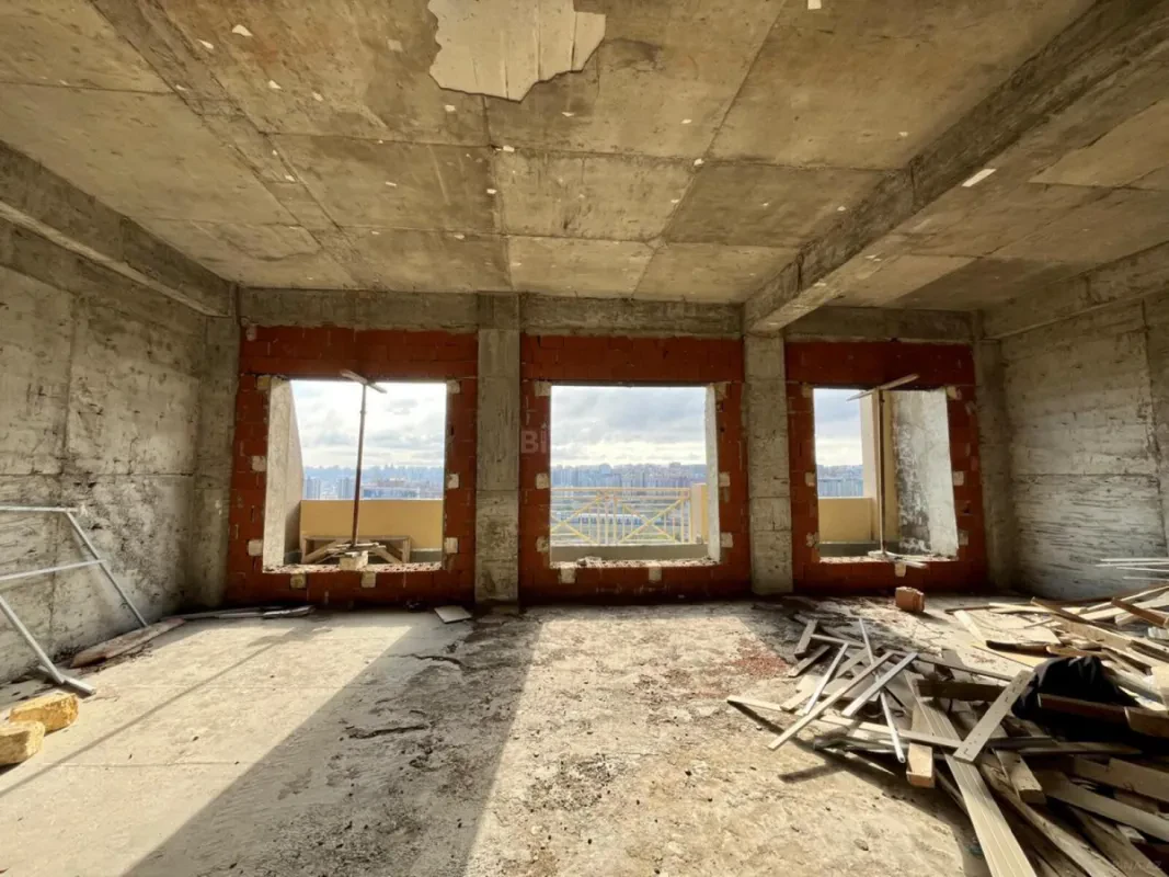 Satılır 10 otaqlı mənzil 600 m²