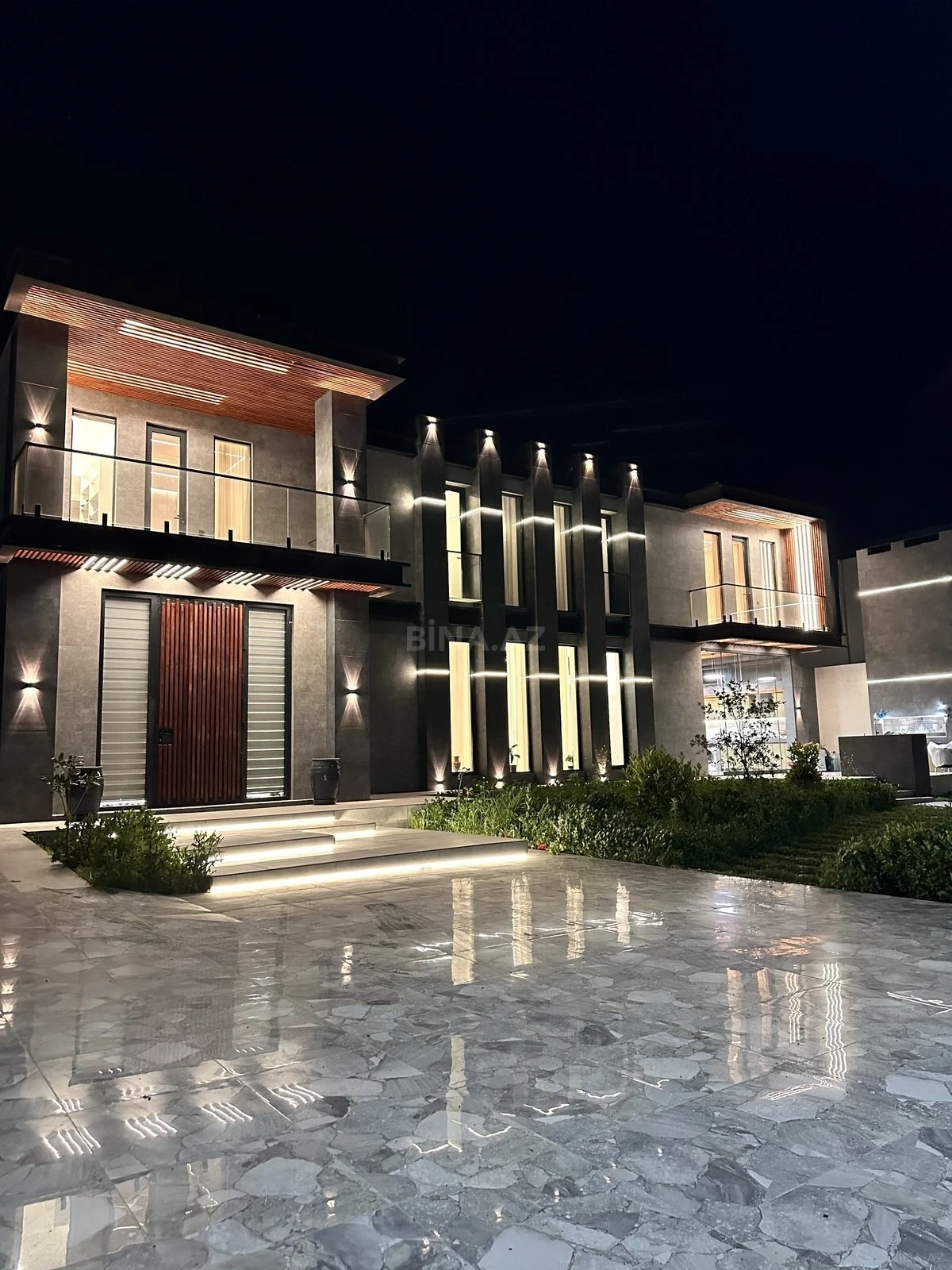 Satılır 6 otaqlı həyət evi 300 m²