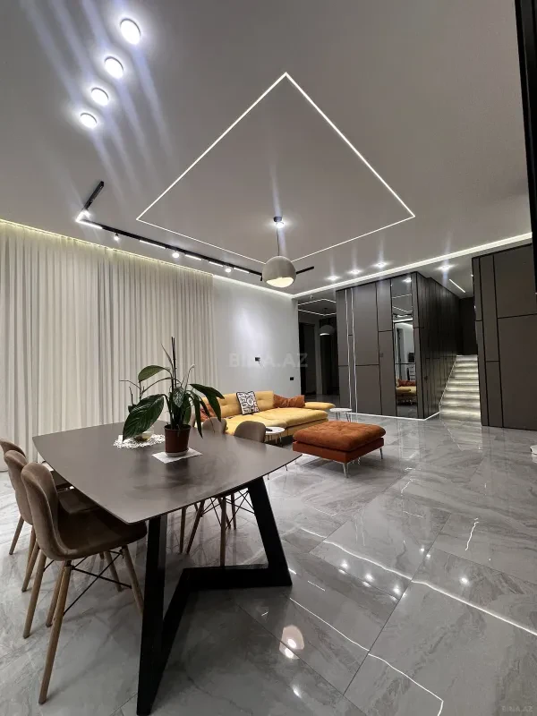 Satılır 6 otaqlı həyət evi 300 m²