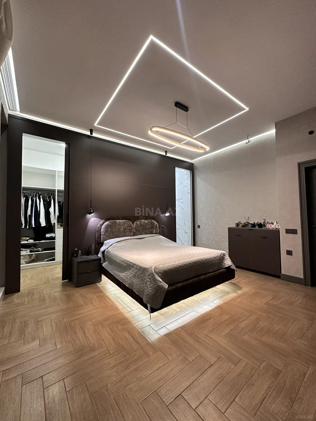 Satılır 6 otaqlı həyət evi 300 m²