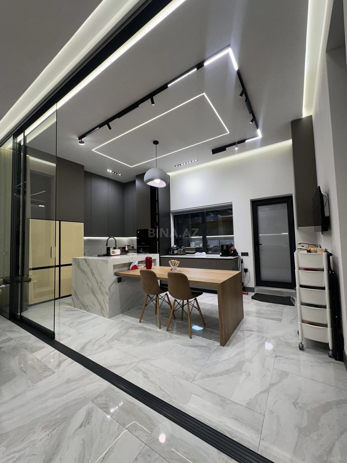 Satılır 6 otaqlı həyət evi 300 m²