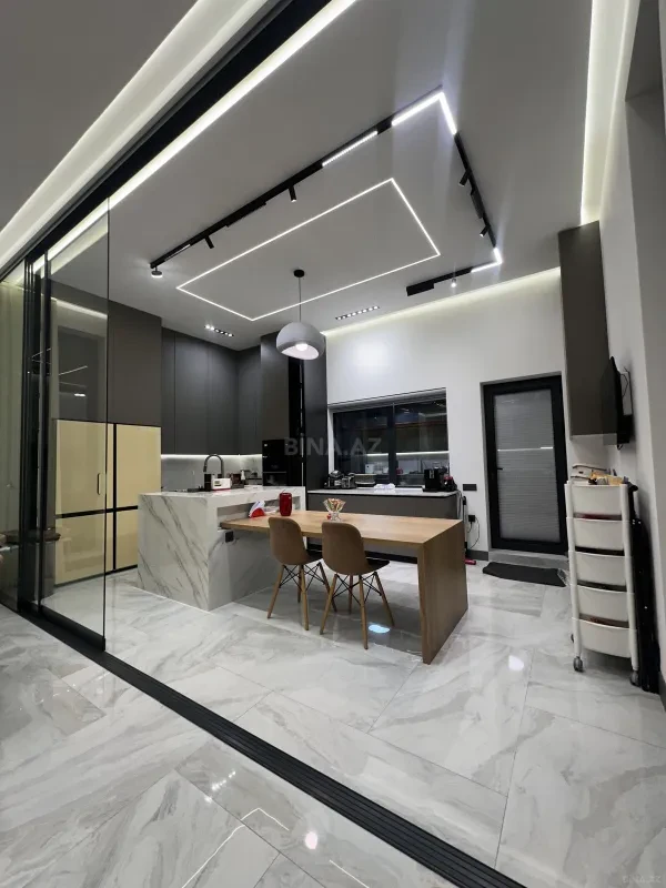 Satılır 6 otaqlı həyət evi 300 m²
