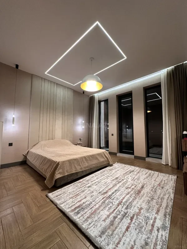 Satılır 6 otaqlı həyət evi 300 m²
