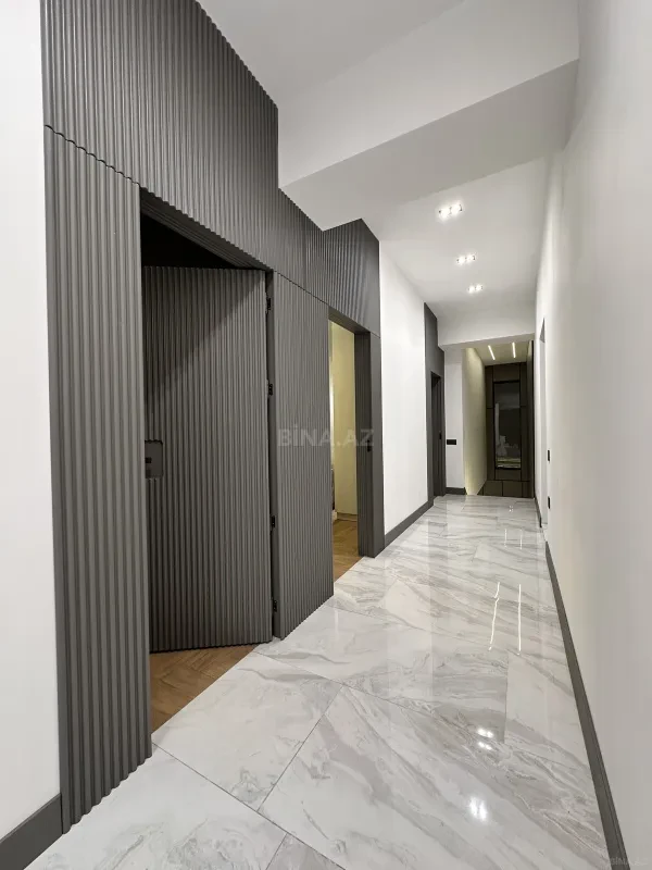 Satılır 6 otaqlı həyət evi 300 m²