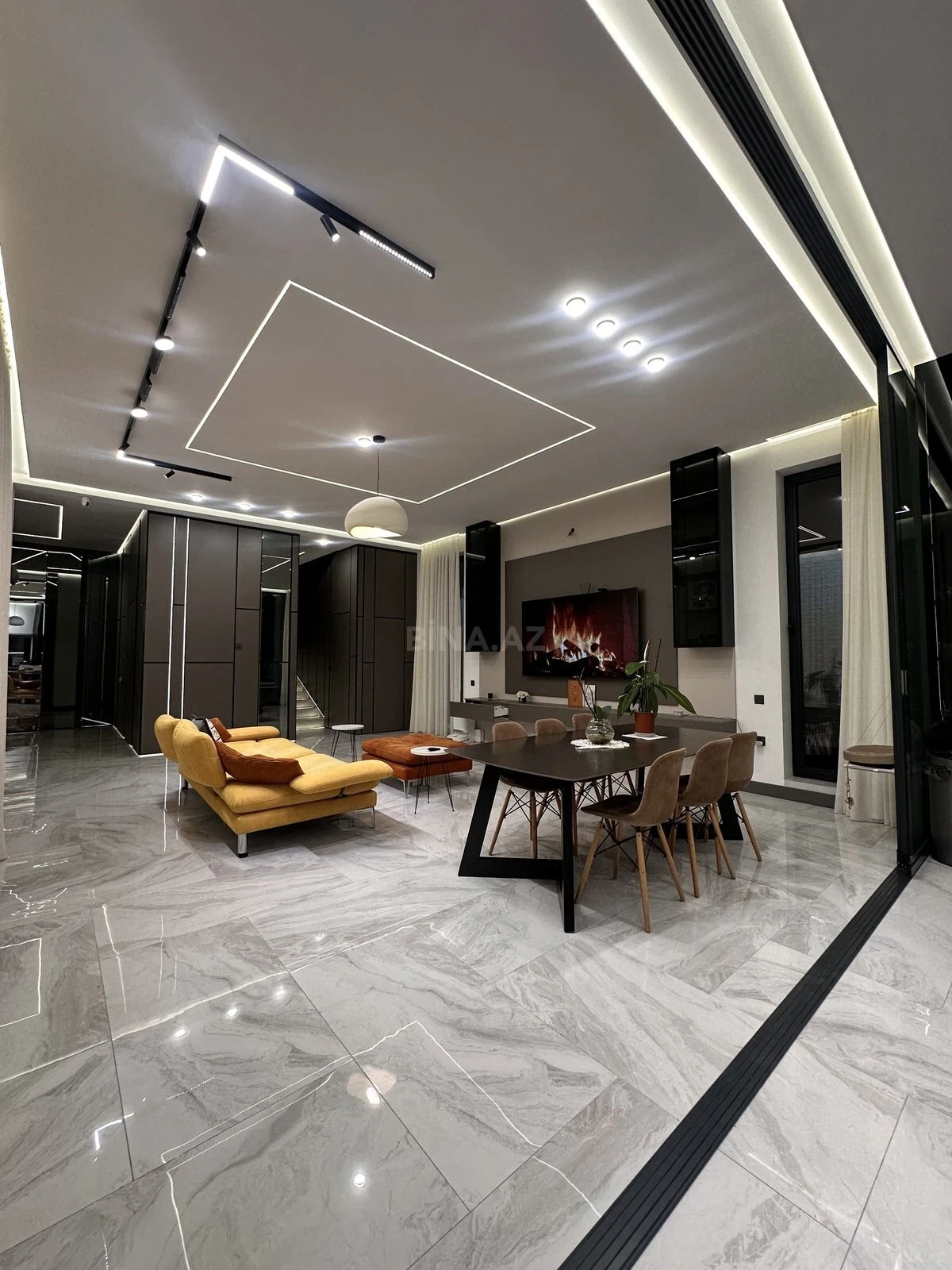 Satılır 6 otaqlı həyət evi 300 m²
