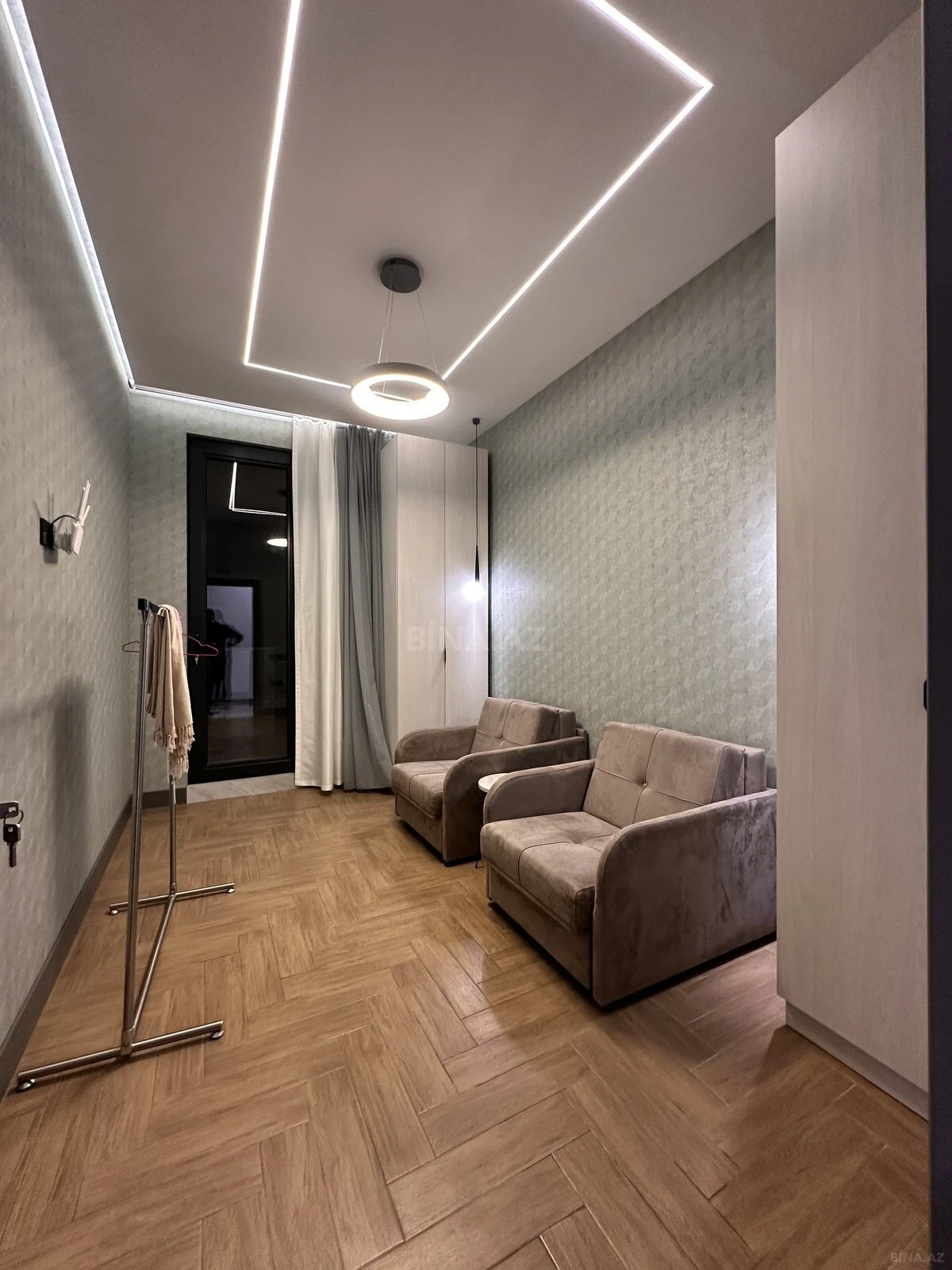 Satılır 6 otaqlı həyət evi 300 m²