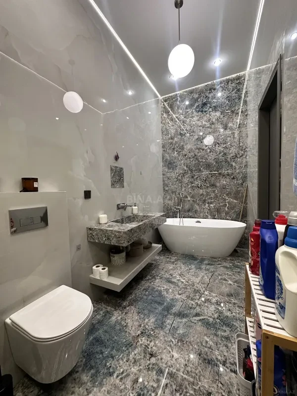 Satılır 6 otaqlı həyət evi 300 m²
