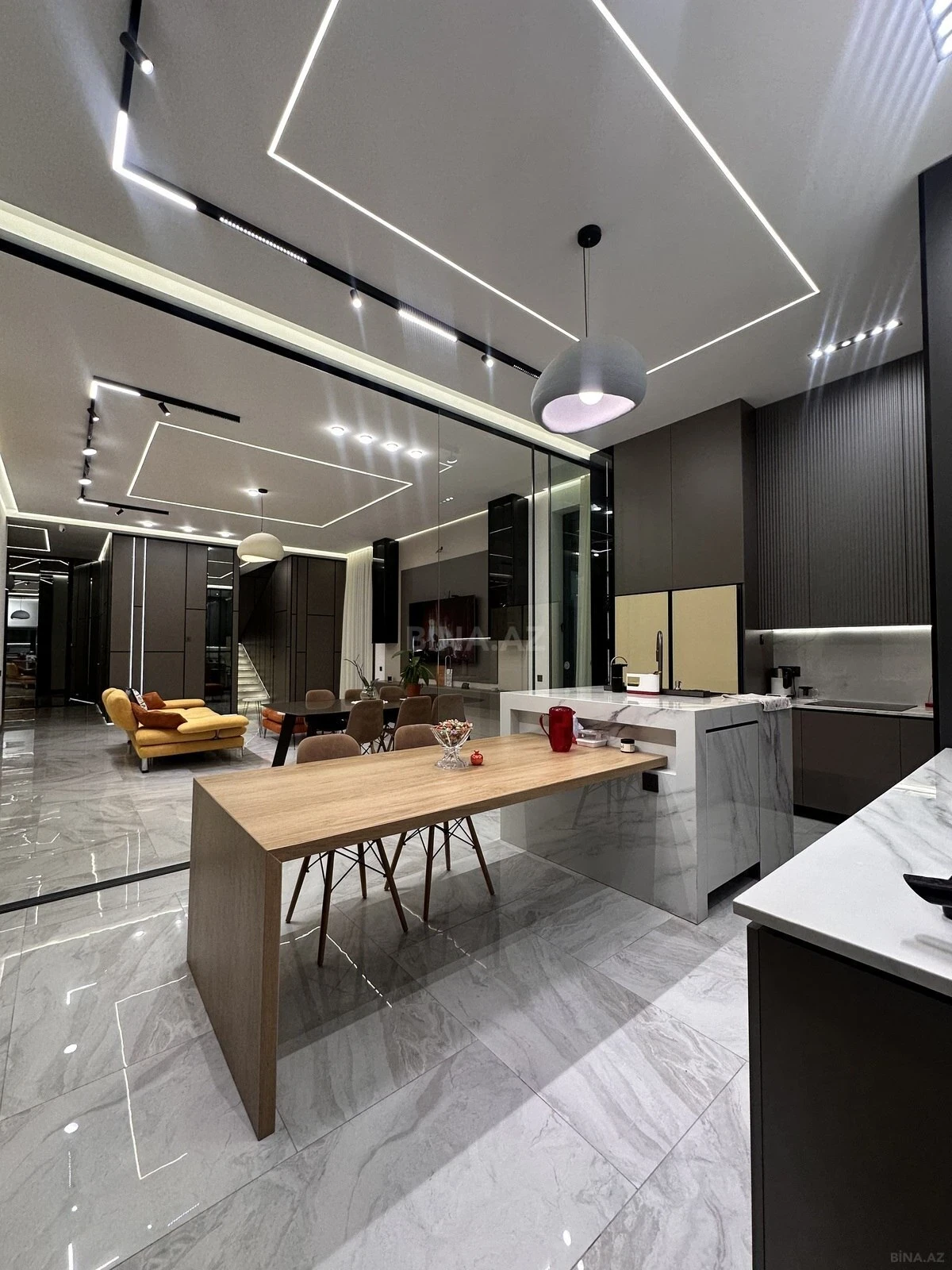 Satılır 6 otaqlı həyət evi 300 m²