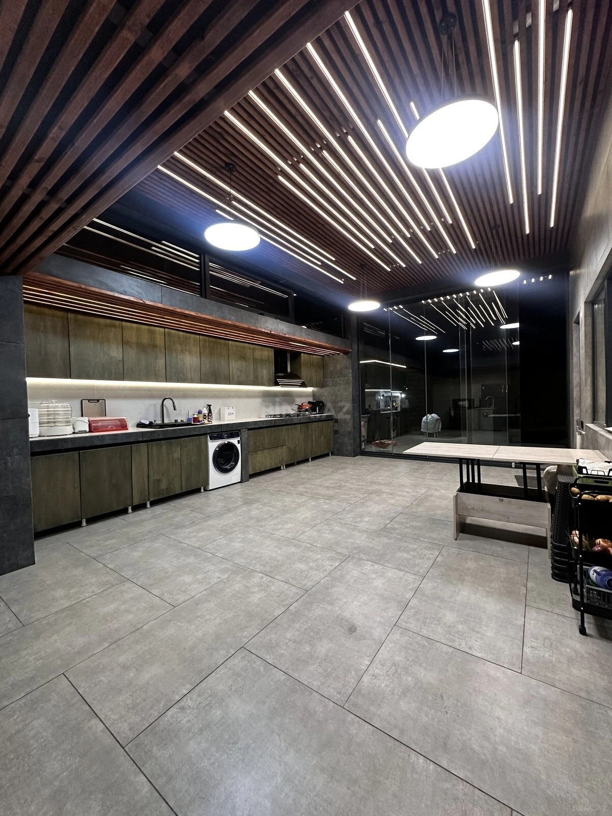 Satılır 6 otaqlı həyət evi 300 m²