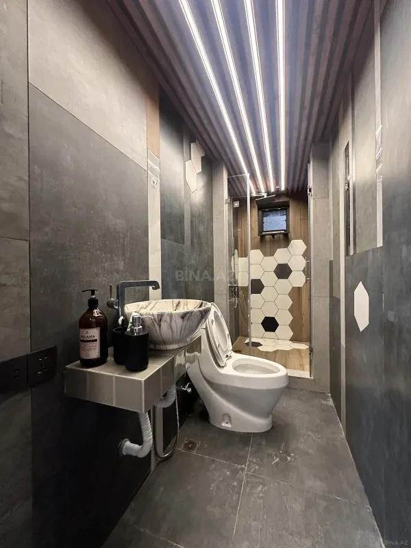 Satılır 6 otaqlı həyət evi 300 m²
